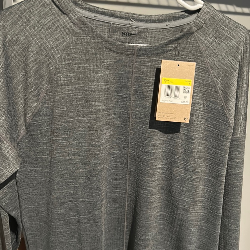 Nike mens training top brand new